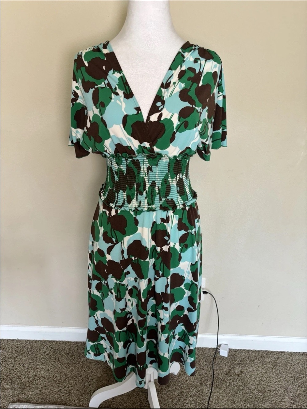 BCBGMAXAZRIA Green Floral Smocked Waist Fit & Flare Midi Dress S V-Neck